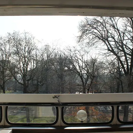 La Serra 211 Apartman *